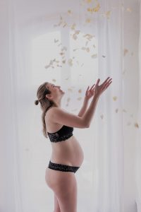 Babybauch_Shooting_Berlin © Miriam Ellerbrake, 2022