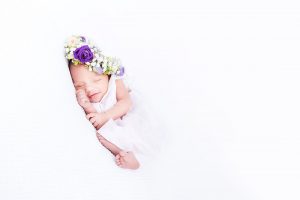 Neugeborenes schlafendes Baby