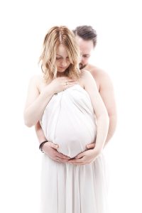 Schwangere Frau bei Babybauch Shooting © Miriam Ellerbrake, 2017