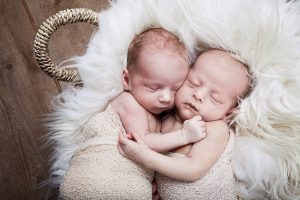 Neugeborene Zwillinge Babyfotografie © Litle Monkey Fotografie, Berlin