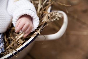 Babyhand Close Up Neugeborenenfoto © Miriam Ellerbrake, Babyfotografin Berlin