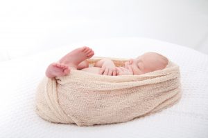 Neugeborenenfoto von Baby Katharina © Miriam Ellerbrake, Kinderfotografie & Babyfotografie Berlin Prenzlauer Berg