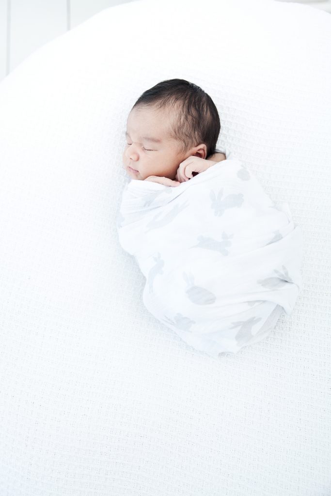 Neugeborenenfoto von Baby Elias© Miriam Ellerbrake, Kinderfotografie Berlin Prenzlauer Berg