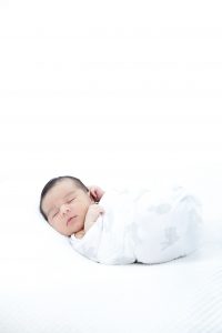 Neugeborenenfoto von Baby Elias© Miriam Ellerbrake, Kinderfotografie Berlin Prenzlauer Berg