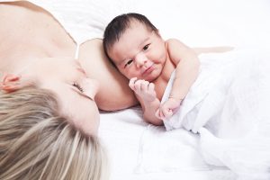 Neugeborenenfoto von Baby Elias© Miriam Ellerbrake, Kinderfotografie Berlin Prenzlauer Berg
