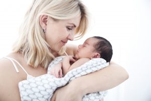 Neugeborenenfoto von Baby Elias© Miriam Ellerbrake, Kinderfotografie Berlin Prenzlauer Berg