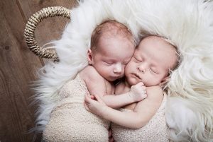 Neugeborenenfotos Zwillinge © Miriam Ellerbrake LITTLE MONKEY Babyfotografie Berlin