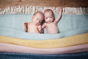 Neugeborenenfotos Zwillinge © Miriam Ellerbrake LITTLE MONKEY Babyfotografie Berlin