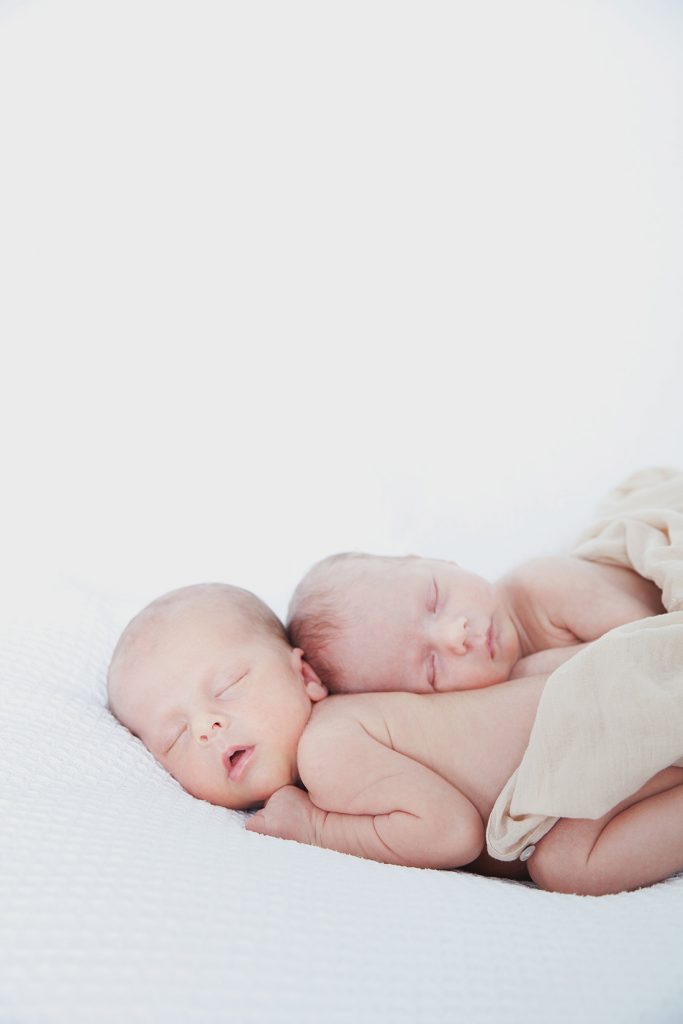 Neugeborenenfotos Zwillinge © Miriam Ellerbrake LITTLE MONKEY Babyfotografie Berlin