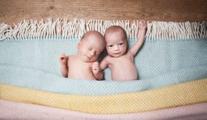 Neugeborene Zwillinge Babyfotografie IMG 0988 © Little Monkey Fotografie, Berlin